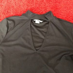 Long sleeve with cut out